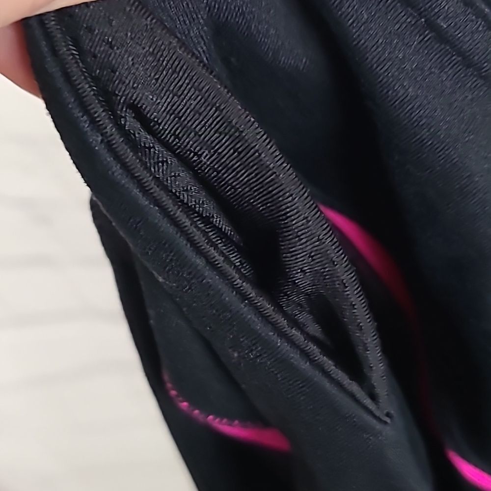 Fabletics PowerHold Capri Leggings S Black Pink Colorblock Pocket Compression - Picture 9 of 10